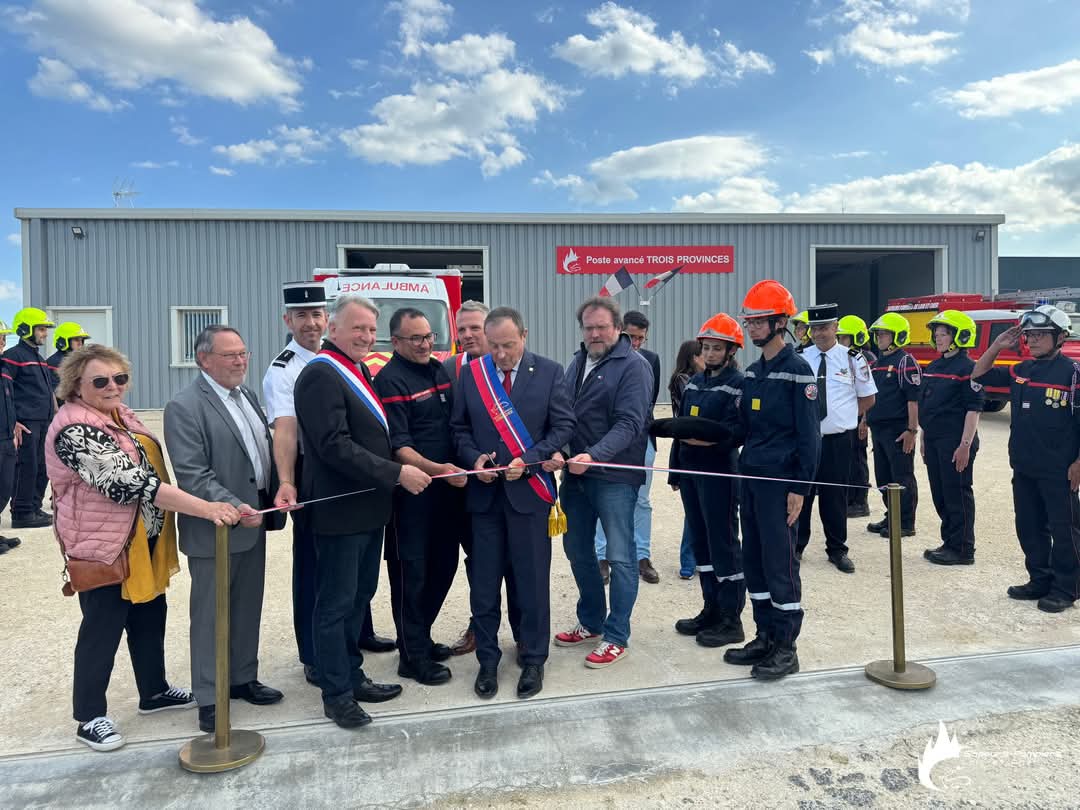 SDIS41's tweet image. Le poste avancé saisonnier de Trois Provinces a été inauguré par le #SDIS41. Il sera une réponse adaptée et réaliste aux besoins touristiques du secteur par la présence du ZooParc de Beauval.
