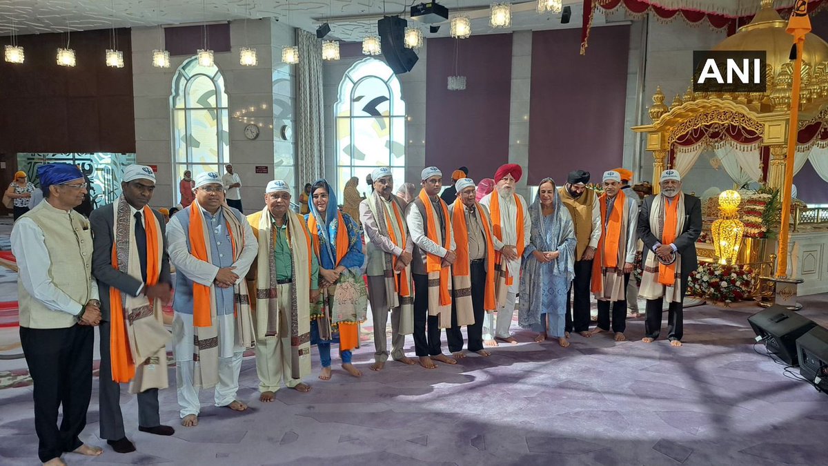 पहले मंदिर उसके बाद गुरुद्वारा <a href="/DrSEShinde/">Dr Shrikant Lata Eknath Shinde</a> का सनातन प्रेम।🚩