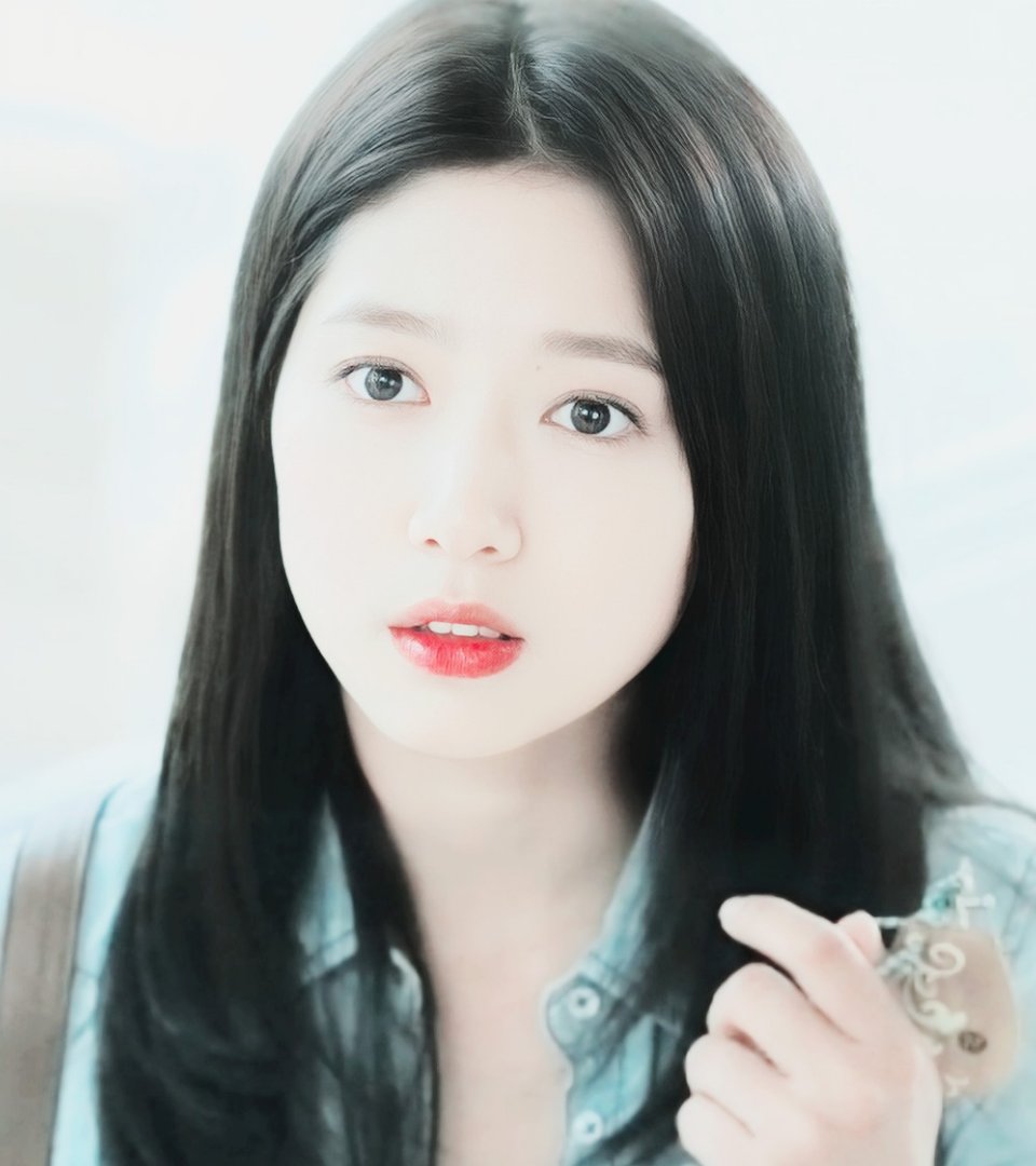 uaarahell's tweet photo. 구면이면 뭐 어쩌라고 반갑니. 너 누구냐고. 나? 이 집 주인 약혼녀. 약혼은 작년에, 아까부터 내가 묻잖아. 내 말이 어렵니. 너 누구냐고. https://t.co/oYbcMY1wKr