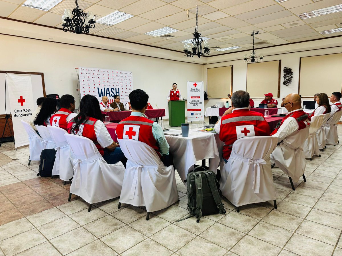 adherbal17's tweet photo. Con orgullo e inspiración comparto que tuve la oportunidad de participar en la Reunión de Seguimiento del #WaSHHUB  Centroamérica, una iniciativa que demuestra que sí es posible construir capacidades regionales sólidas para responder ante emergencias, como secretario del @CEPREDENAC fui invitado por la @cruzrojahn y la @ifrc.

💧 En plena temporada ciclónica, esta iniciativa regional demuestra que Centroamérica no solo reacciona, se anticipa. Con capacidades técnicas, compromiso y coordinación, el WaSH HUB se consolida como pilar clave en agua, saneamiento e higiene ante emergencias.

🛠️ Junto a actores clave, afinamos herramientas que permitirán responder mejor y más rápido cuando nuestros países lo necesiten.

💪 Orgullo centroamericano: nos preparamos, trabajamos unidos y fortalecemos la resiliencia de nuestras comunidades.

#CentroaméricaSePrepara #WaSH #GestiónDelRiesgo #ResilienciaRegional #CruzRoja #IFRC