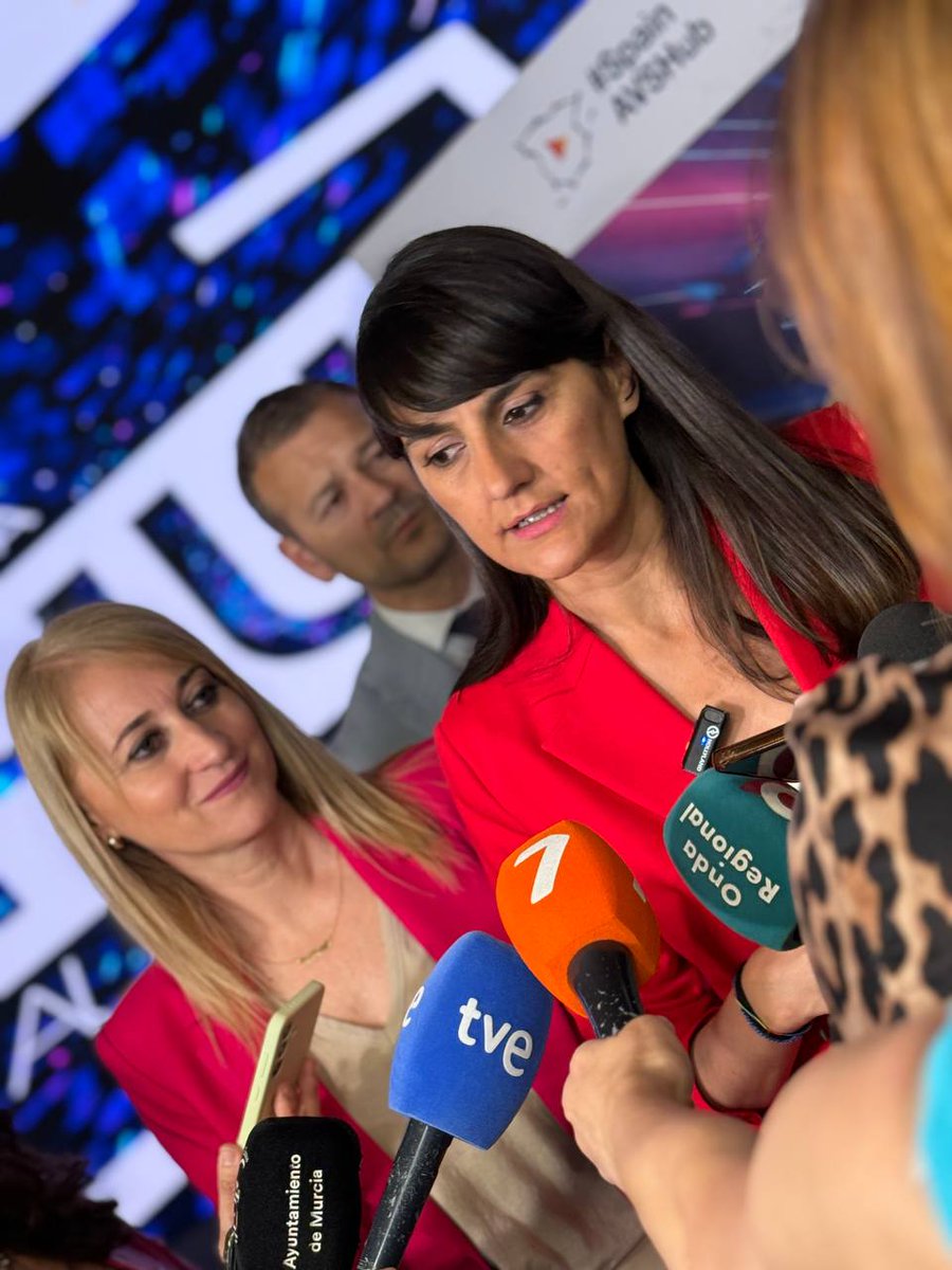 S.E. Digitalización e Inteligencia Artificial (@sediagob) on Twitter photo La secretaria de Estado, <a href="/mariagv/">M González Veracruz</a> , inaugura el HUB Audiovisual de Murcia 🎬🎮 junto <a href="/redpuntoes/">Red.es</a> , <a href="/AytoMurcia/">Ayuntamiento de Murcia</a> y representantes del sector.
Con una inversión de 5,6M€, forma parte de los 5⃣ hubs locales impulsados por el Gobierno 🇪🇸 a través de plan <a href="/SpainAVSHub/">Spain Audiovisual Hub</a> (24,8M€). La secretaria de Estado, <a href="/mariagv/">M González Veracruz</a> , inaugura el HUB Audiovisual de Murcia 🎬🎮 junto <a href="/redpuntoes/">Red.es</a> , <a href="/AytoMurcia/">Ayuntamiento de Murcia</a> y representantes del sector.
Con una inversión de 5,6M€, forma parte de los 5⃣ hubs locales impulsados por el Gobierno 🇪🇸 a través de plan <a href="/SpainAVSHub/">Spain Audiovisual Hub</a> (24,8M€).