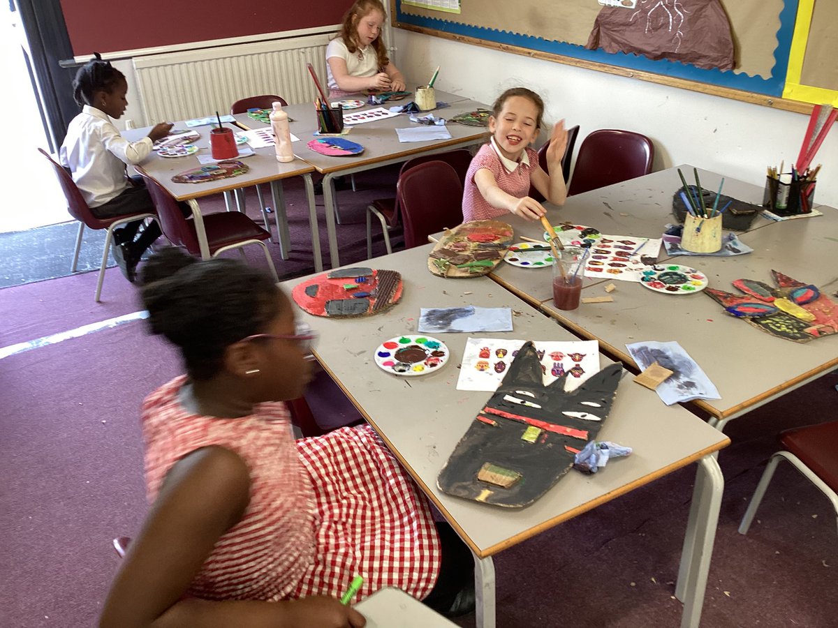 MsJGrieveHMPS's tweet photo. It was such fun popping into Year 2 to see their fabulous Kenyan inspired masks! Wow so exciting! @HerbMorrPriSch https://t.co/Q4XCBu4ia4