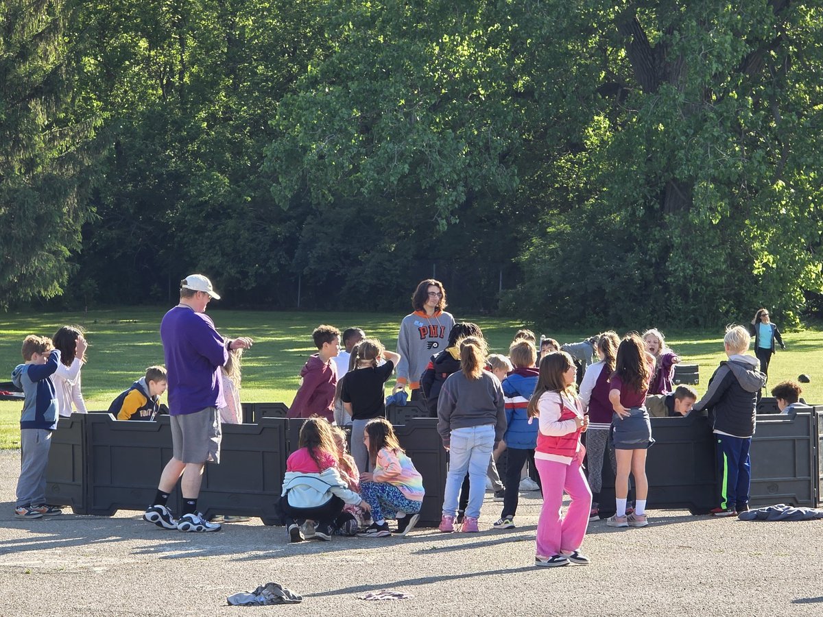 Fine Arts and Fitness day is off to a great start! We appreciate Mr. Howell and all our community members for making these experiences with our students!!