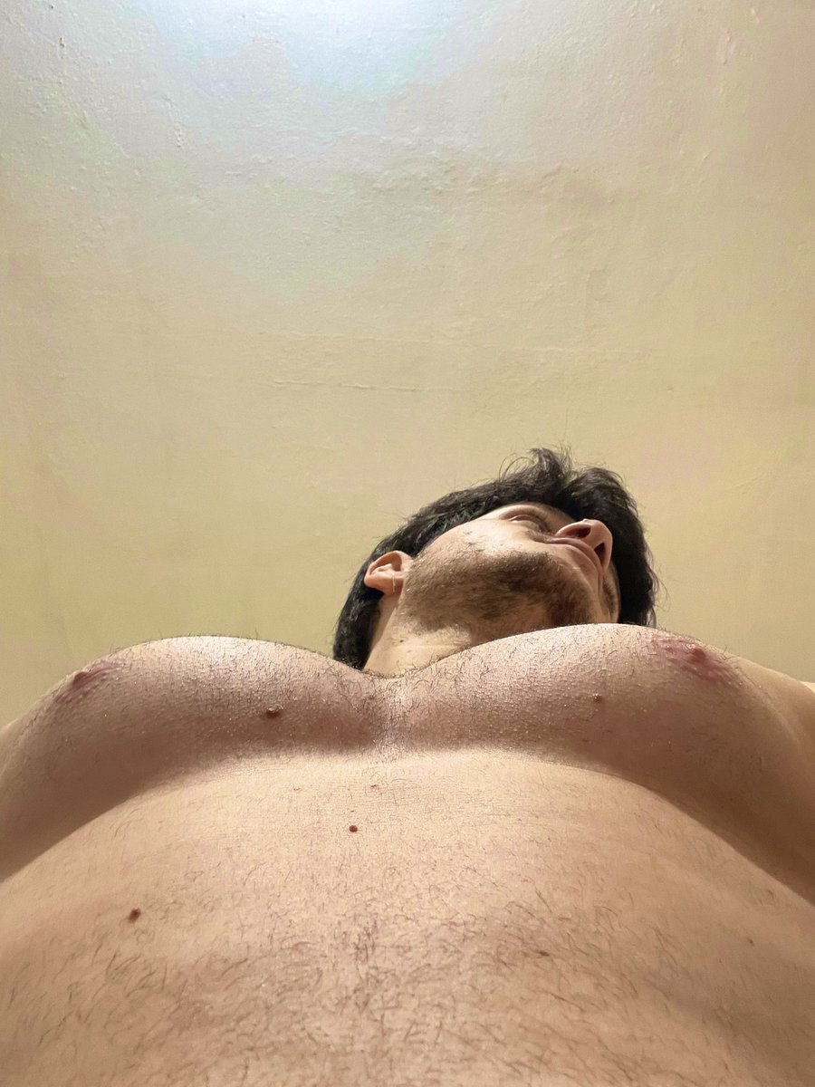 TheoAndx's tweet photo. Projeto travesseiro a caminho. Por enquanto só tenho duas almofadinhas https://t.co/zJ3vz5oFzj