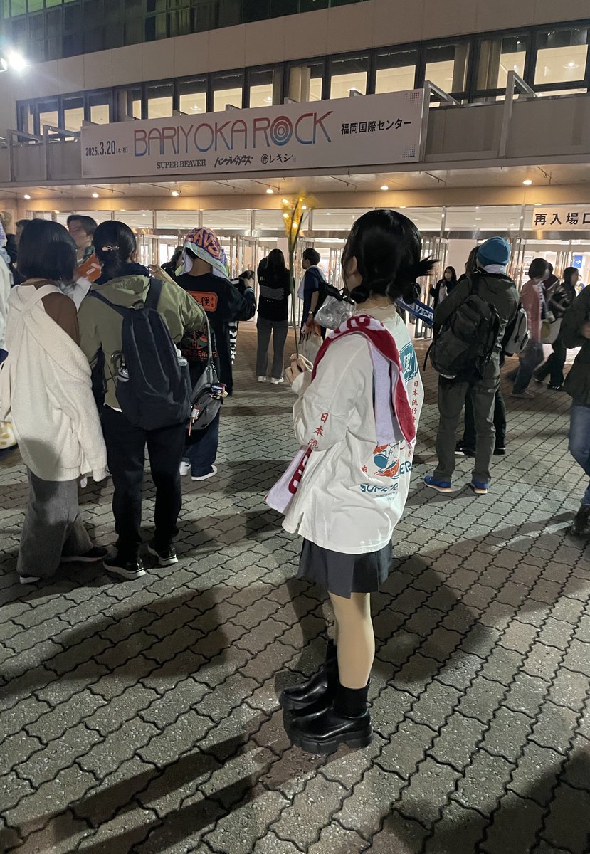 しろ tweet media
