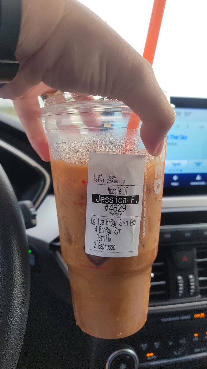 JKrollie's tweet photo. I really like the ice brown sugar shaken espresso at @dunkindonuts, BUT it never treated the same when I order it. Today it just tests like espresso with a splash of oatmilk. I assume they should be following a recipe.... https://t.co/hkL87CWouw