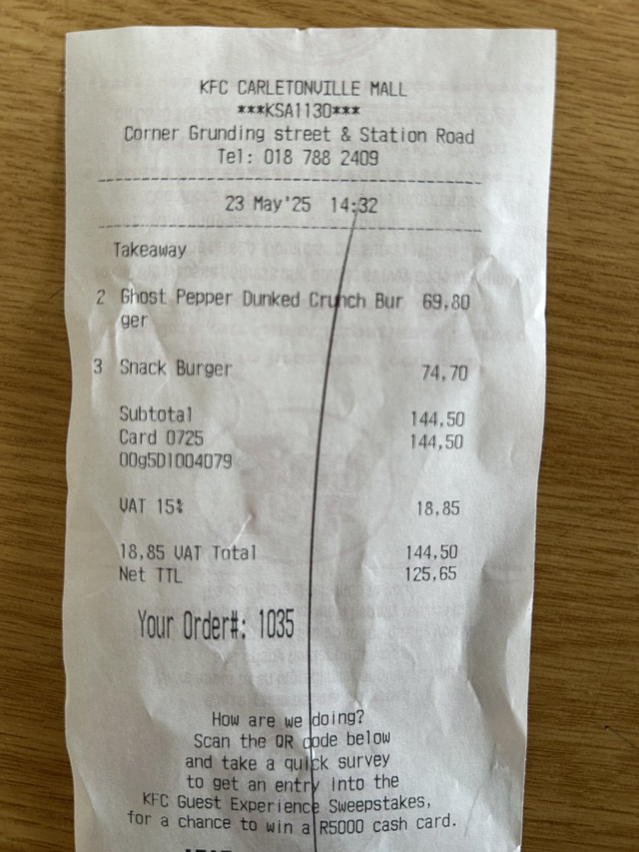 Sk1ll1e's tweet photo. @KFCSA @ShitServiceSA KFC you
Must be ashamed to serve something like this to your customers, and this is a promotional burger. Look at that disgraceful small piece of chicken . Pathetic!!! https://t.co/SDJ63IvePR