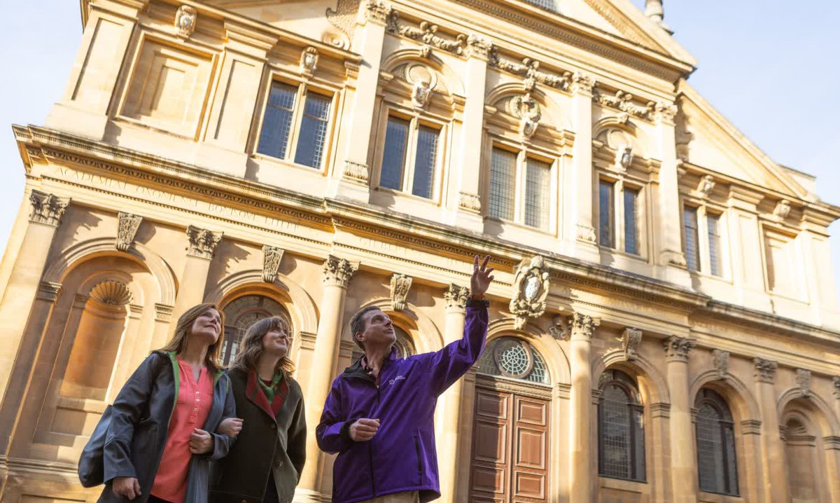 Discover #Oxford with Oxford OfficiaI Walking Tours this bank holiday weekend! 🚶‍♂️✨

🎓 Oxford University &amp; City Tour
📚 CS Lewis &amp; JRR Tolkien Tour
🎥 Oxford On Screen Tour

Book your tour of choice now ➡ bit.ly/3iaRv3U

#OfficialToursOx #ExperienceOx