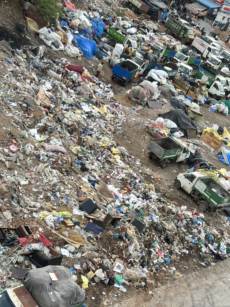 sharadhinagar's tweet photo. @ZC_SLP garbage need to picked and requesting for cleaning of the spot for further avoiding of effects of unforseen rains
Add: open land opp vijetha theatre borabanda

@gadwalvijayainc @GHMCOnline https://t.co/jKZcH9ZqZa