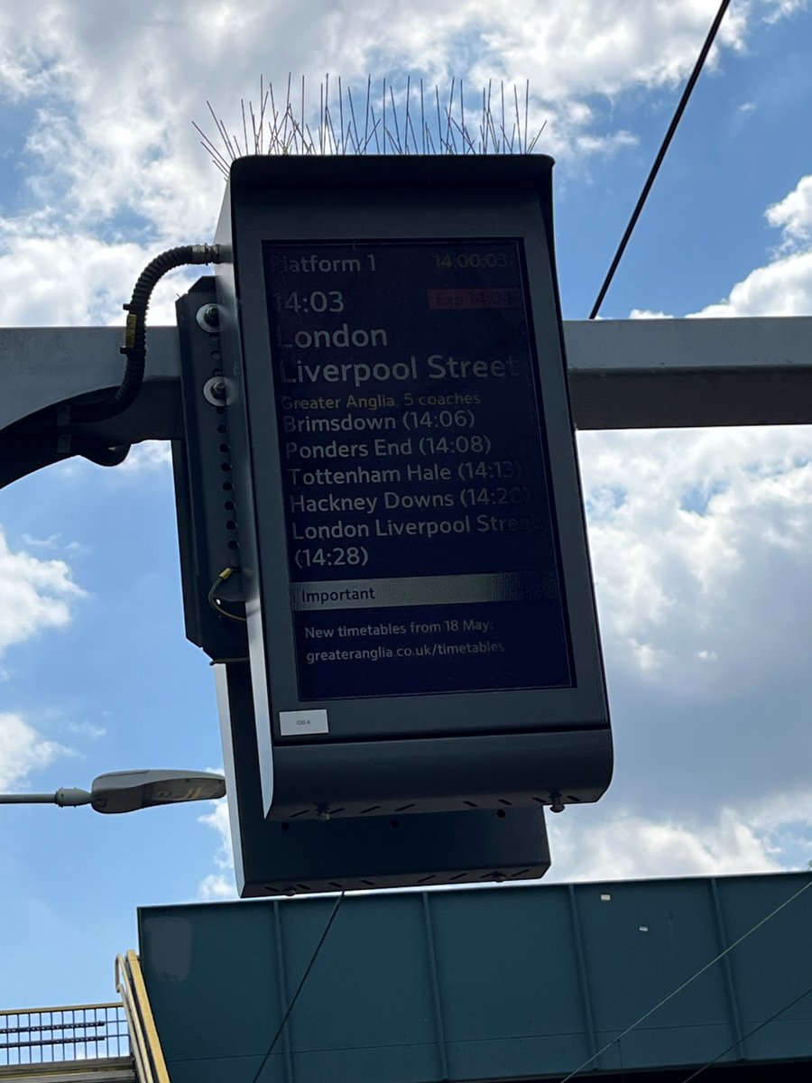 ColinLandfish's tweet photo. @greateranglia thought you were gonna manage a whole week on time. Unfortunately not. Try again next week! https://t.co/sBaSEzaZbF