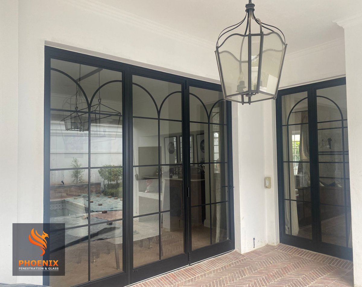 PhoenixGlassSA's tweet photo. Client: Alumac
 Glass: 6.38mm Phoenix ThermalBlok™️
Modern black Georgian bars, double glazed for performance 🔥

Clean lines, thermal insulation, and a fresh take on a classic detail. Need glass?

#phoenixglass #georgianbar #glassindustry https://t.co/B2Lj2yehww
