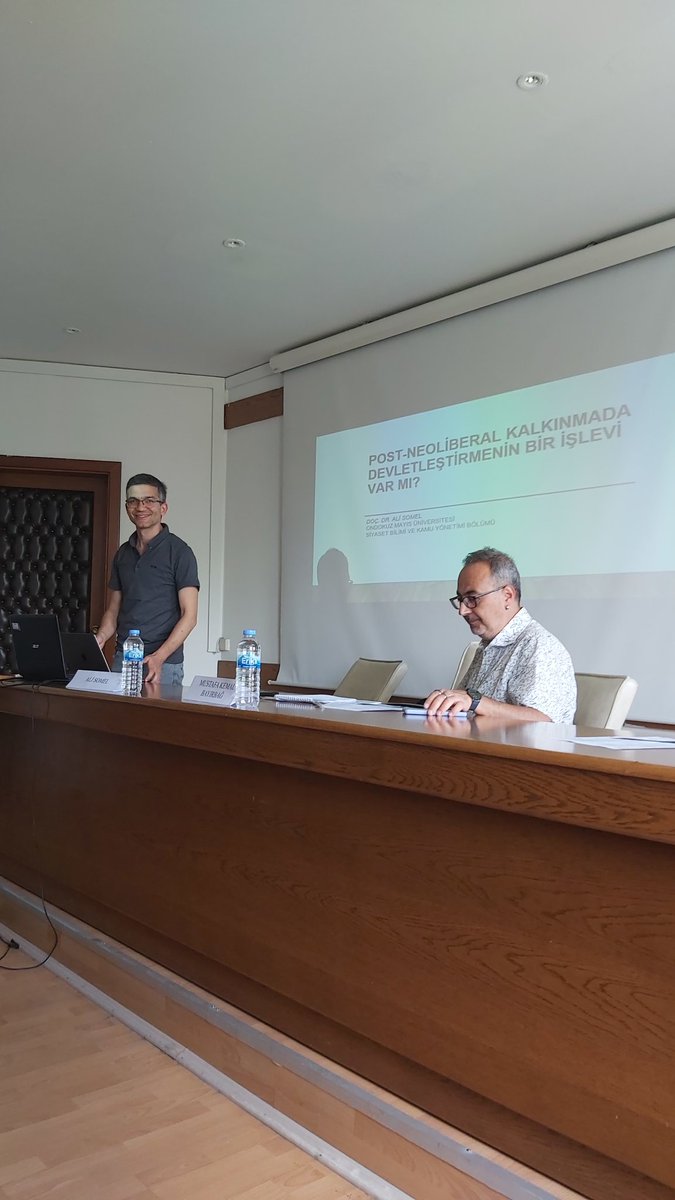 Ali Somel hocamız, Mustafa Bayırbağ hocamızın oturum başkanlığında sunumunu gerçekleştirdi.