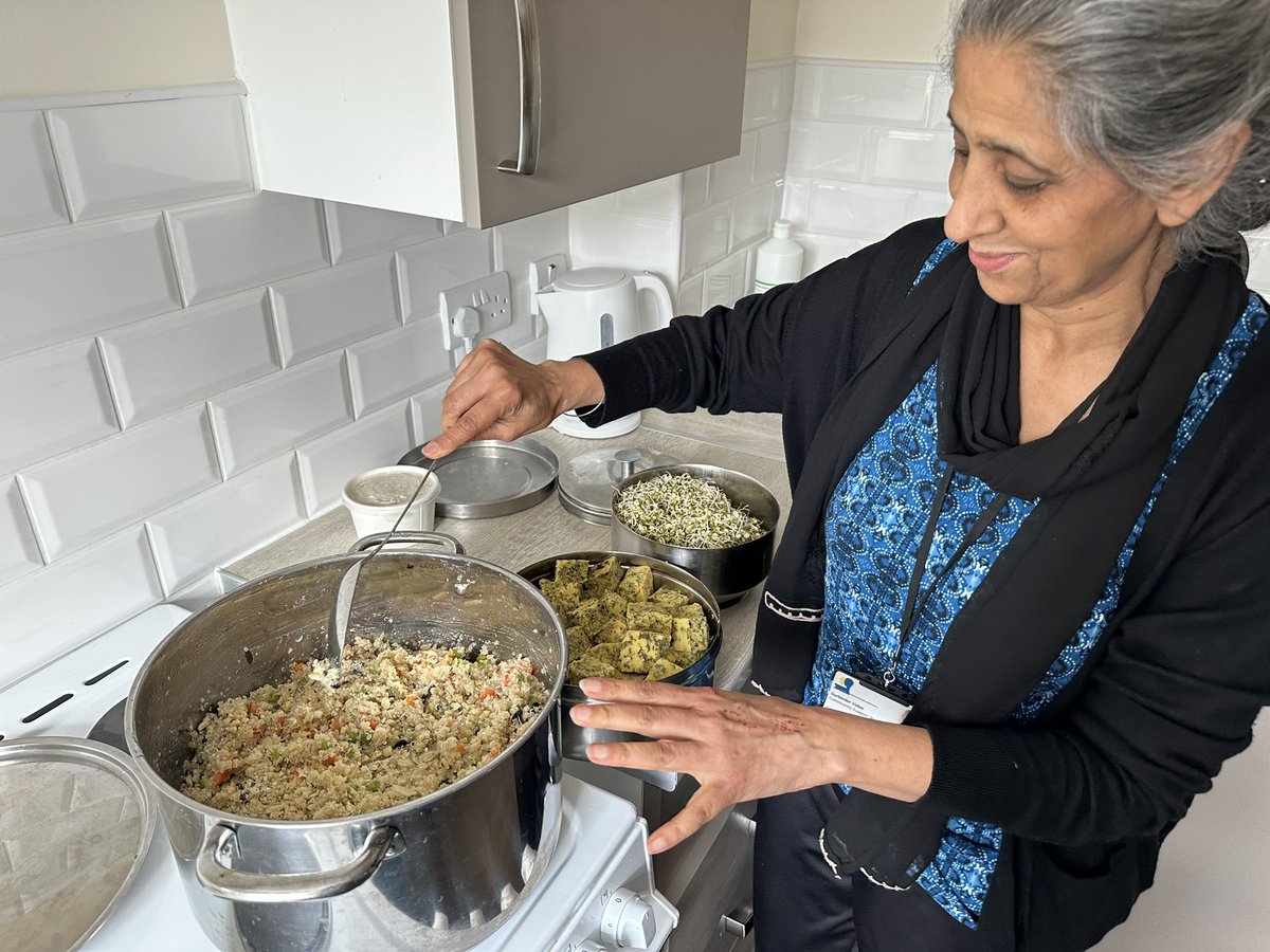 GongLin_edu's tweet image. Yesterday, we visited Touchstone BME Dementia Café connecting with the South Asian community — joining in their daily life moments filled with gentle exercise, nourishing drinks, shared food and heartfelt hugs.
#DEMCOMM
#DEMFEST
@NIHR_ARC_YH
@AUASResearch
#AlzheimersResearch