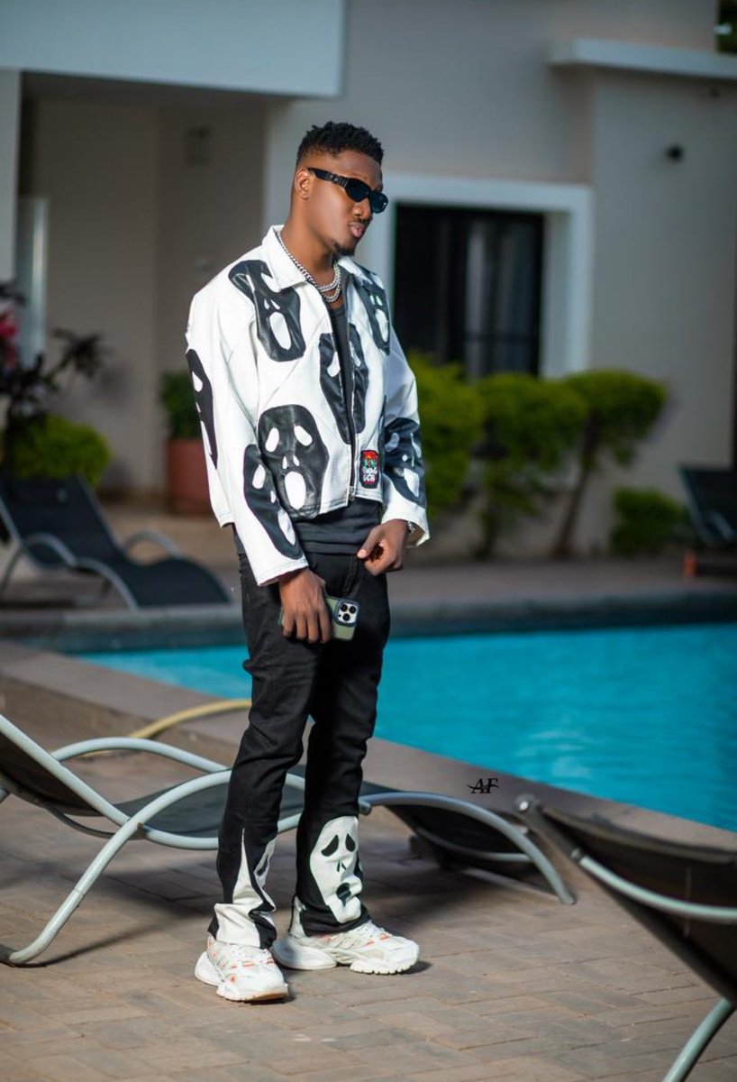 Hussain Dada has been submitted for 5 categories at the 2024 SPOTLIGHT GAMBIA AWARDS
ARTISTE OF THE YEAR
COLLAB OF THE YEAR
PEOPLE'S CHOICE
ALBUM OF THE YEAR 2024
MUSIC EVENT OF THE YEAR