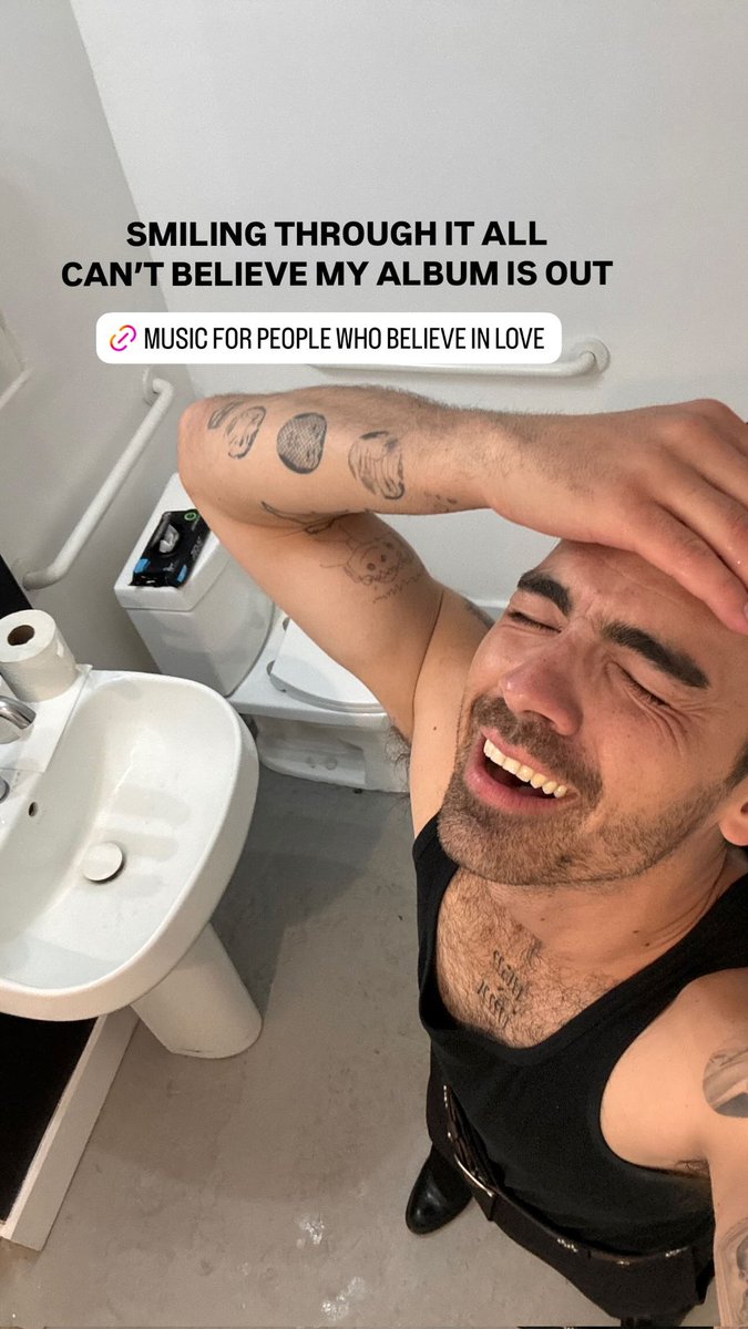 joeajonasrp's tweet photo. SMILING THROUGH IT ALL
CAN’T BELIEVE MY ALBUM IS OUT
https://t.co/azCKdVcWoC https://t.co/yTmerbshld