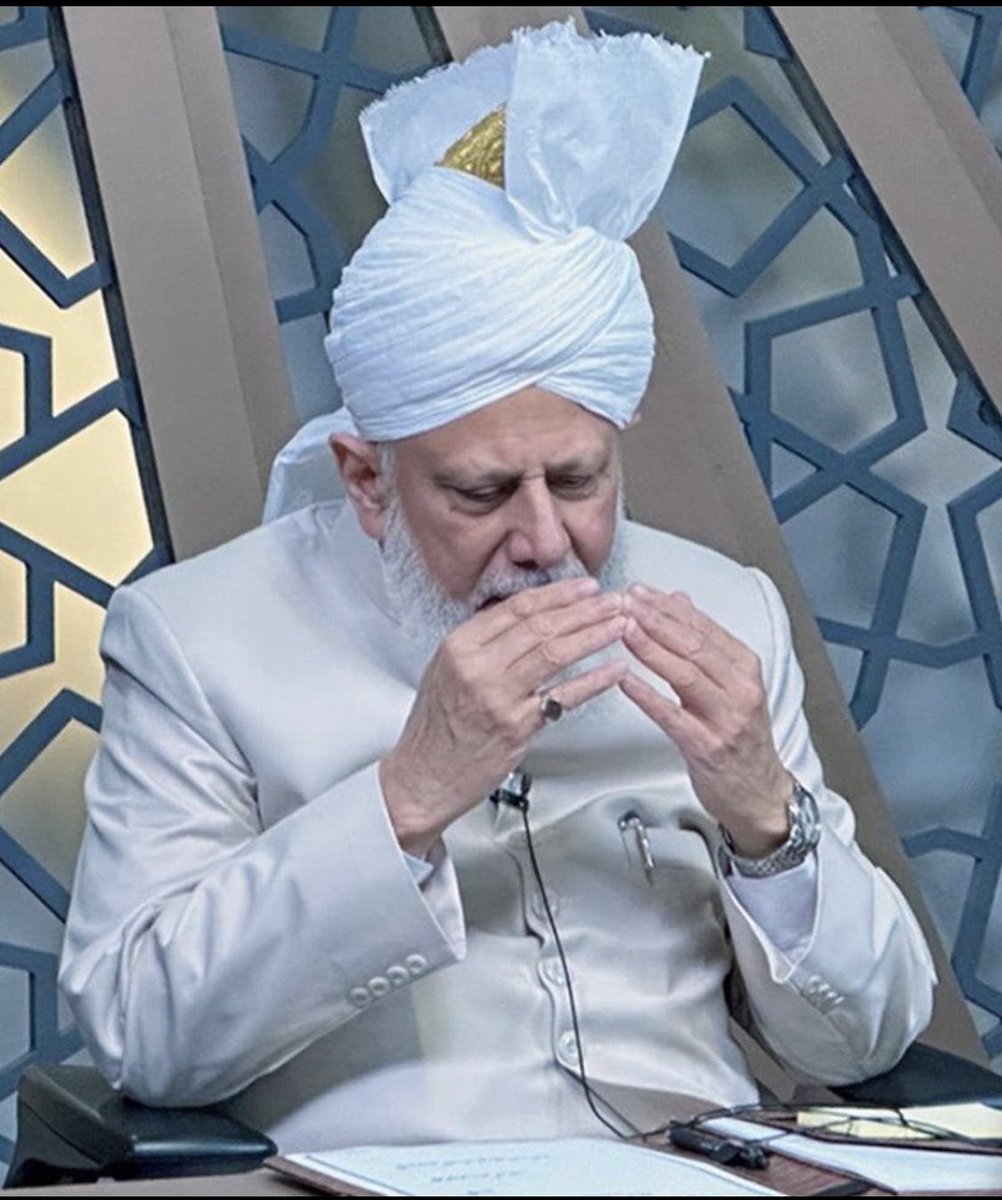 moongirl345's tweet image. Beloved Huzur narrated the sad incident of the martyrdom of another precious Ahmadi Muslim life.Respected dr.Mahmoud sahib was brutally martyred inSargodah,Pakistan.Huzur asked us to pray fervently that may Allah soon punish the cruel religious extremists himself 😢🙏🏻