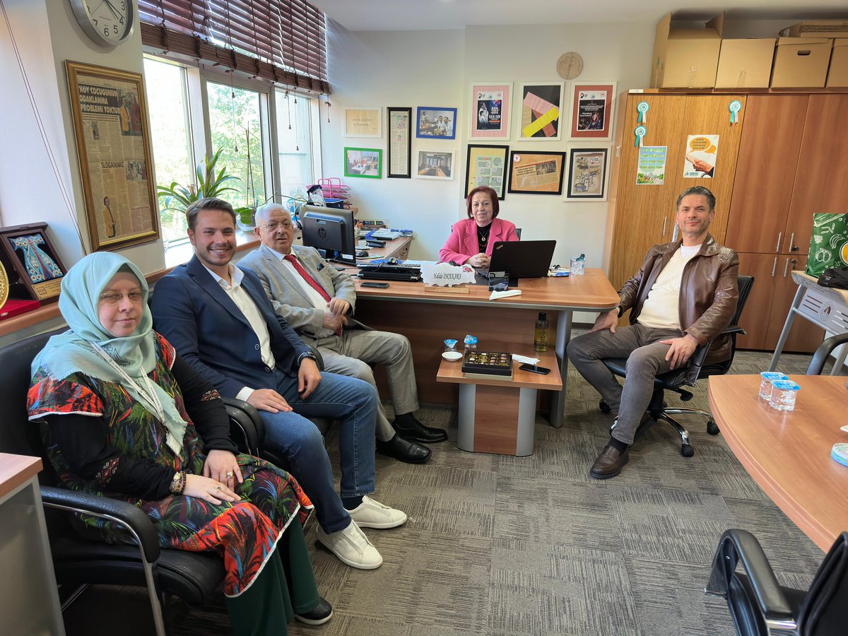 TBMM 22, 23 ve 24. Dönem İstanbul Milletvekili, İktisatçı Hocamız, Kıymetli Dostum Sayın <a href="/halideincekara/">Halide İncekara</a>’yı Üsküdar Üniversitesi’ndeki makamında ziyarette bulunduk. Keyifli sohbet eşliğinde geçmiş yılları yad ettik, değerli bilgilerinden istifade ettik.