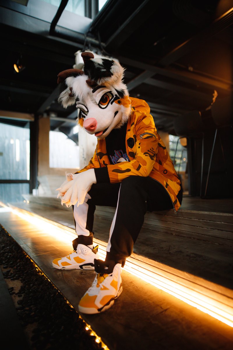 Ngl I'm loving this vibe so much
🪡 : <a href="/AlphaDogsStudio/">Alpha Dogs</a>
📷 : <a href="/Joji23zx/">Joji Seth</a> 
#FursuitFriday