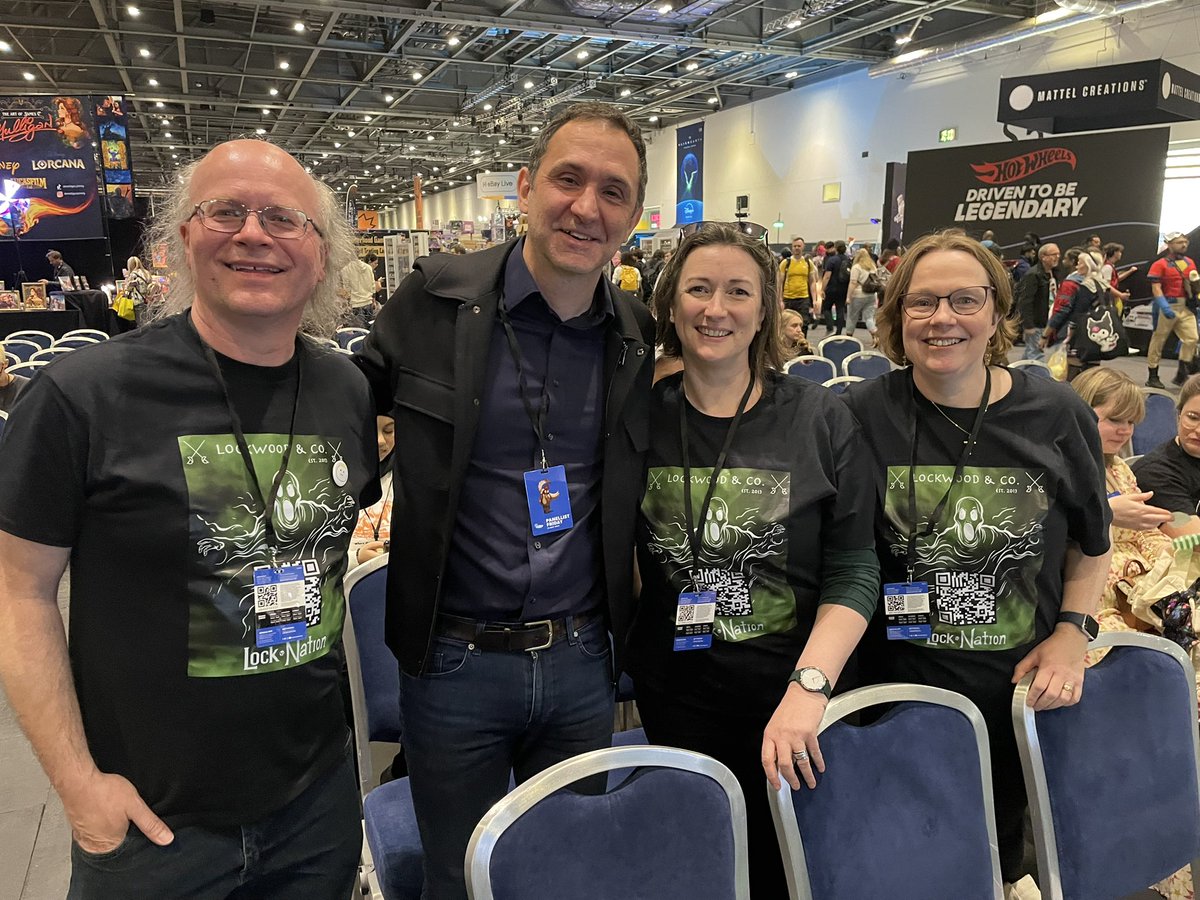 Georgia Lawe (@georgialawepr) on Twitter photo Soooo wonderful to see this amazing trio! 🥰
Comic Con is epic!
#SaveLockwoodandCo
#LockwoodAndCountryside
<a href="/JonathanAStroud/">Jonathan Stroud</a> Soooo wonderful to see this amazing trio! 🥰
Comic Con is epic!
#SaveLockwoodandCo
#LockwoodAndCountryside
<a href="/JonathanAStroud/">Jonathan Stroud</a>
