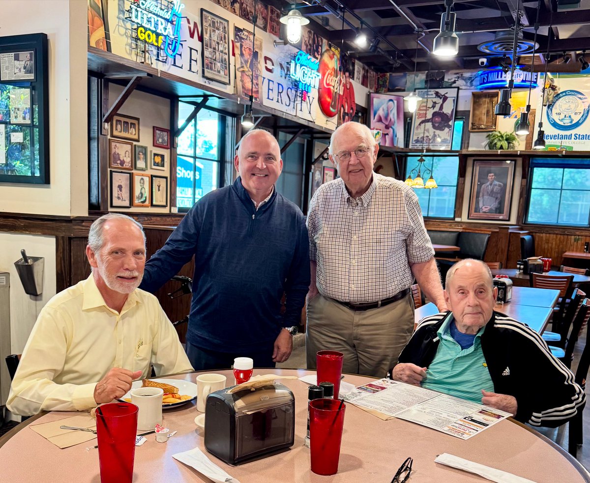 Such an honor to join the GOP Mayors Lunch this month with Gary Davis - Bradley County Mayor, Eddie Cartwright and Mayor Emeritus Tom Rowland.

I always learn something new at this historic table. 

Thank you Eddie and Jenkins Deli for hosting.