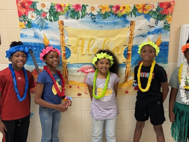 HarperEagles's tweet image. 🌴✨ Last day of school vibes! Ms. Lyons's class dove into the wonders of Hawaii, exploring its beautiful culture and scenery. 🏄‍♀️🌺 What a way to end the year! 📚💖
#Hawaii #ClassFun #LastDayOfSchool #LearningIsFun #GoodbyeSchoolYear
