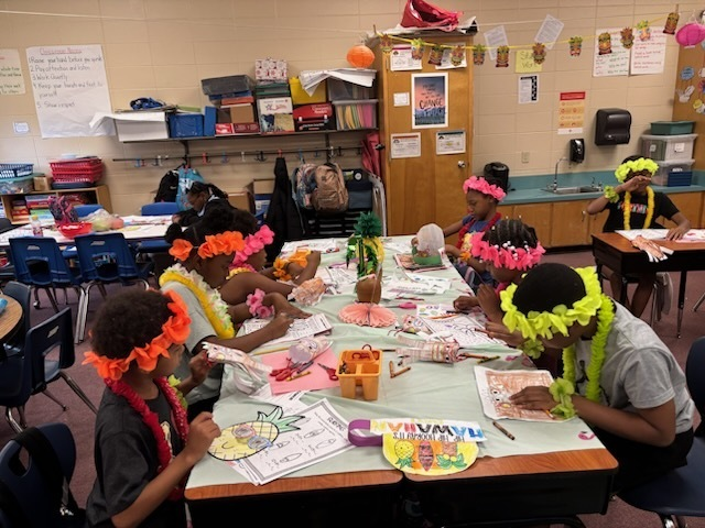 HarperEagles's tweet image. 🌴✨ Last day of school vibes! Ms. Lyons's class dove into the wonders of Hawaii, exploring its beautiful culture and scenery. 🏄‍♀️🌺 What a way to end the year! 📚💖
#Hawaii #ClassFun #LastDayOfSchool #LearningIsFun #GoodbyeSchoolYear