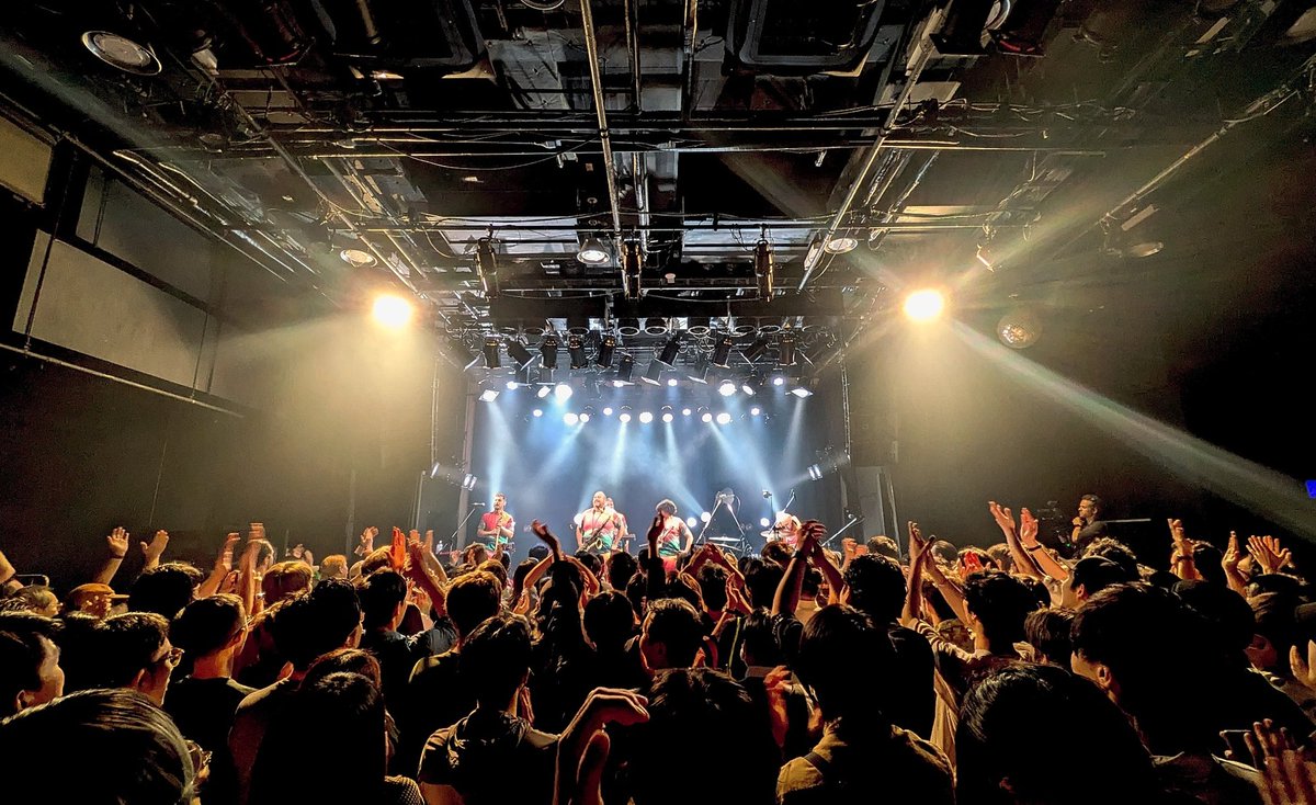 br_ian_ps's tweet photo. SUNGAZER超かっこよかった！！！致死量の変拍子を浴びた！！！この音楽性でUNITが埋まるのすげぇ！！！ここにいた奴ら普段どこにいるの！？？友達になってくれよ！？？

また日本きてくれー！！！！！
#sungazer https://t.co/yGA17abX5r