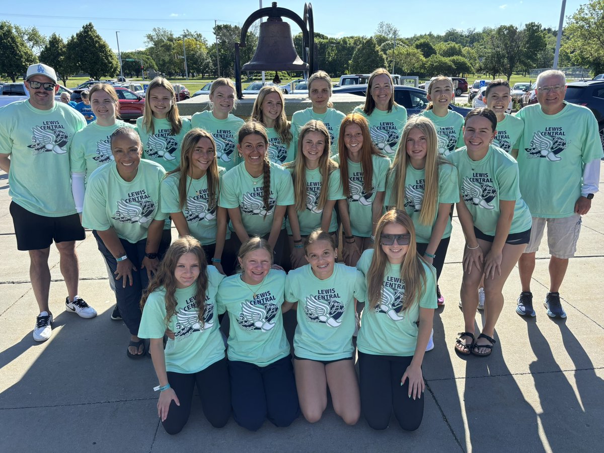 TitanGirlsTrack's tweet photo. Yesterday the LC Girls’ Track team had a great day at State. The girls were ready thanks to a great team dinner and bonfire hosted by Payton Mathews. https://t.co/9R1r2T23uM