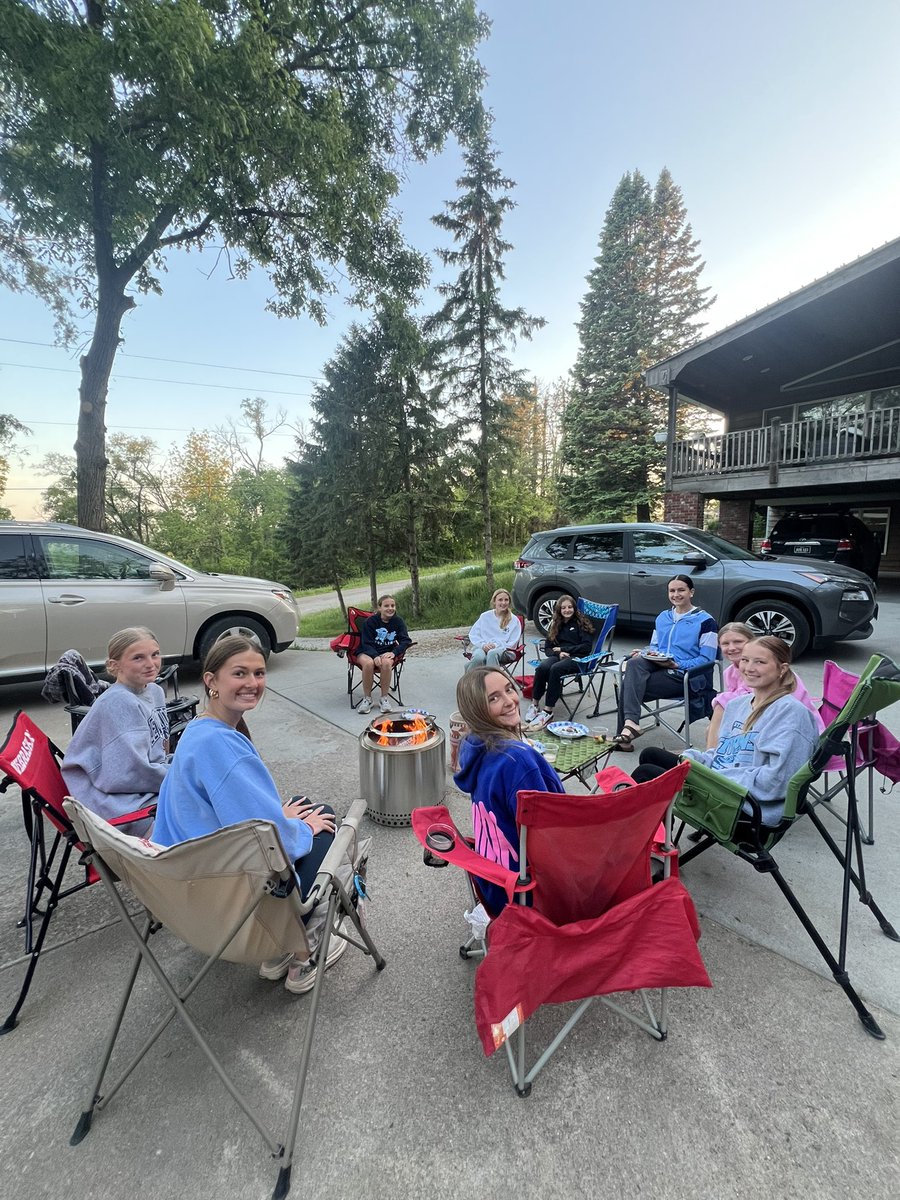 TitanGirlsTrack's tweet photo. Yesterday the LC Girls’ Track team had a great day at State. The girls were ready thanks to a great team dinner and bonfire hosted by Payton Mathews. https://t.co/9R1r2T23uM