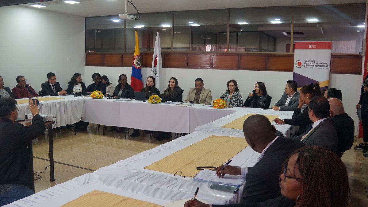 APCColombia's tweet photo. 🇰🇪🇨🇴 Desde #APCColombia acompañamos, junto a @MinjusticiaCo, la visita de la delegación de Kenia al departamento de Nariño. Un encuentro que une culturas, saberes y apuestas por la erradicación de las violencias basadas en género. https://t.co/Iseymc50EG