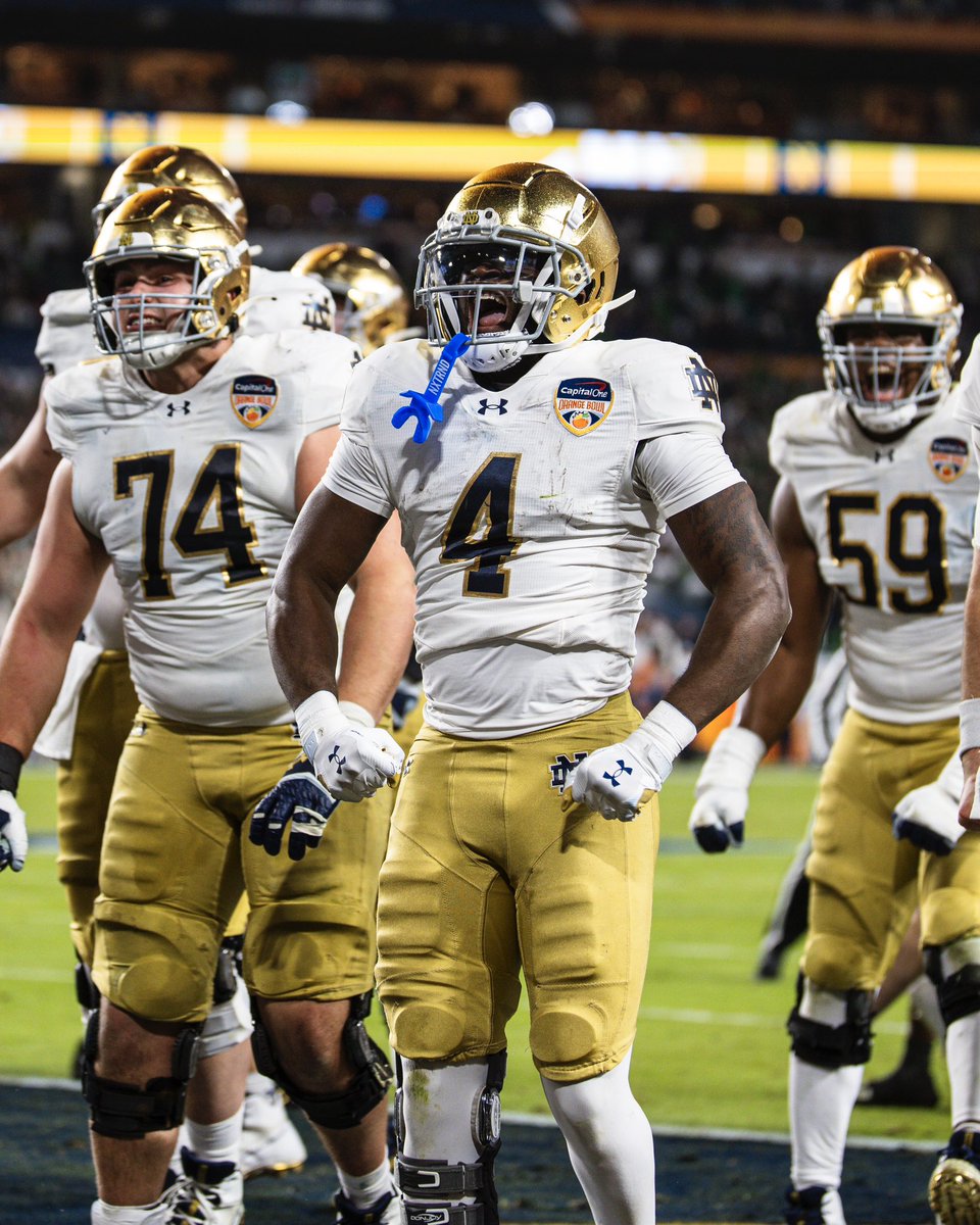 NDFootball's tweet photo. 1️⃣0️⃣0️⃣ days until we kick off the season back in Miami 

#GoIrish☘️ https://t.co/lSVGkfWXQG