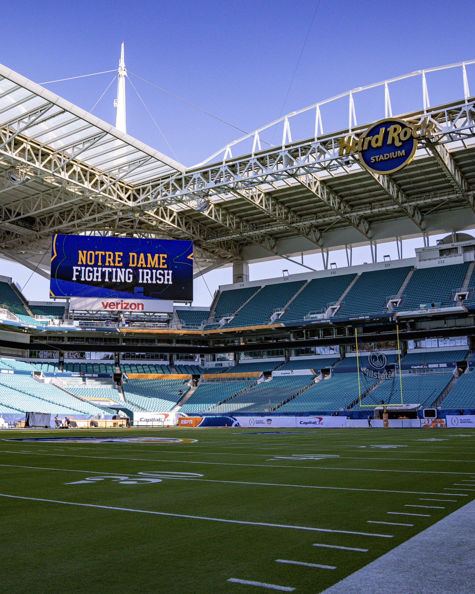 NDFootball's tweet photo. 1️⃣0️⃣0️⃣ days until we kick off the season back in Miami 

#GoIrish☘️ https://t.co/lSVGkfWXQG