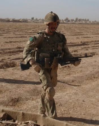 Tysemon101's tweet photo. We lost another legend yesterday. 
Pat Burns was in my multiple on 2nd Jan 2011 when he initiated an IED and lost his right leg below the knee. On leaving the army he married, had two beautiful children and worked at a school for kids with social issues. 
His wounds never healed properly and he was constantly fighting infection. On Weds he collapsed and died from suspected sepsis. A beautiful big man with the heart of a lion, awesome paratrooper, and much loved son, father, brother and friend. 
Today the world is a much darker place… I will see you again in the FRV brother. 
RIP Pat Burns, mighty C of Gungey 3. 🙏💔🇬🇧🟩🆙 @supportourparas 
@TheParachuteReg