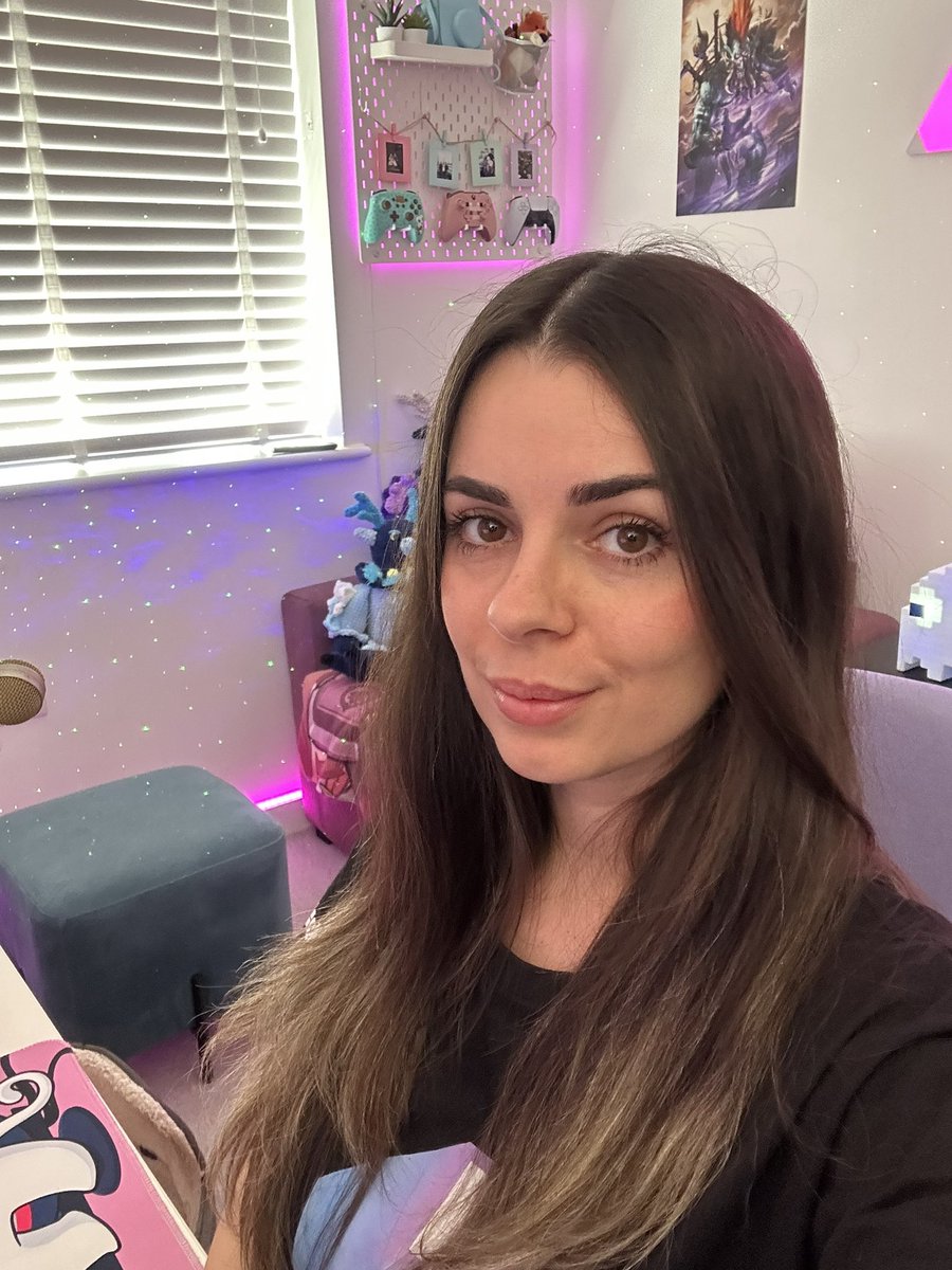 Bom dia!
Live on! 
Twitch Pimentarosa 💜