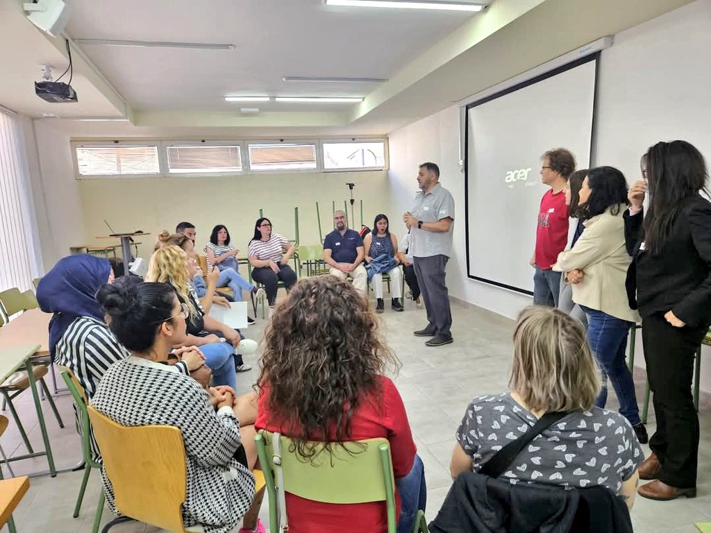 🗣️ Ayer tuvo lugar el II Encuentro de familias con alumnado #TEA de #SanMartinDeLaVega, organizado por los equipos de orientación 👨‍🎓 de los colegios 🏫 donde se busca compartir vivencias y recursos.  

Se ha hablado de asociacionismo 👥 o búsqueda de recursos para el verano 🌞.