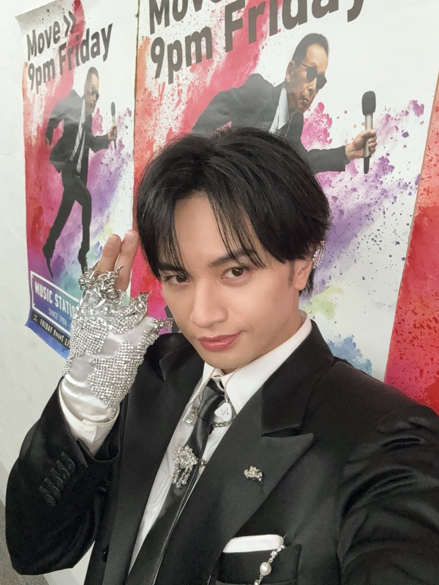 GroxJNbWwAAPy09.jpg?format=jpg