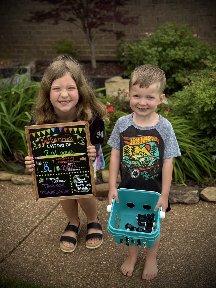 memphissippi901's tweet photo. Last day of 2nd grade, y’all! It was a tough one this year, but we made it with As and Bs! My little smarty pants! 📚 ✏️ Peek Carrson actually smiling for pics! 😃
#schoolsout #schoolsoutforsummer #lewisburgelementary https://t.co/OimSsHd7la
