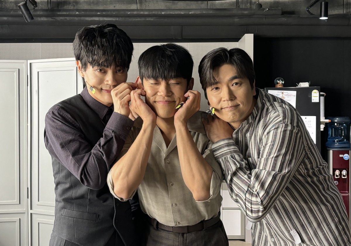 뮤지컬 배니싱 tweet media