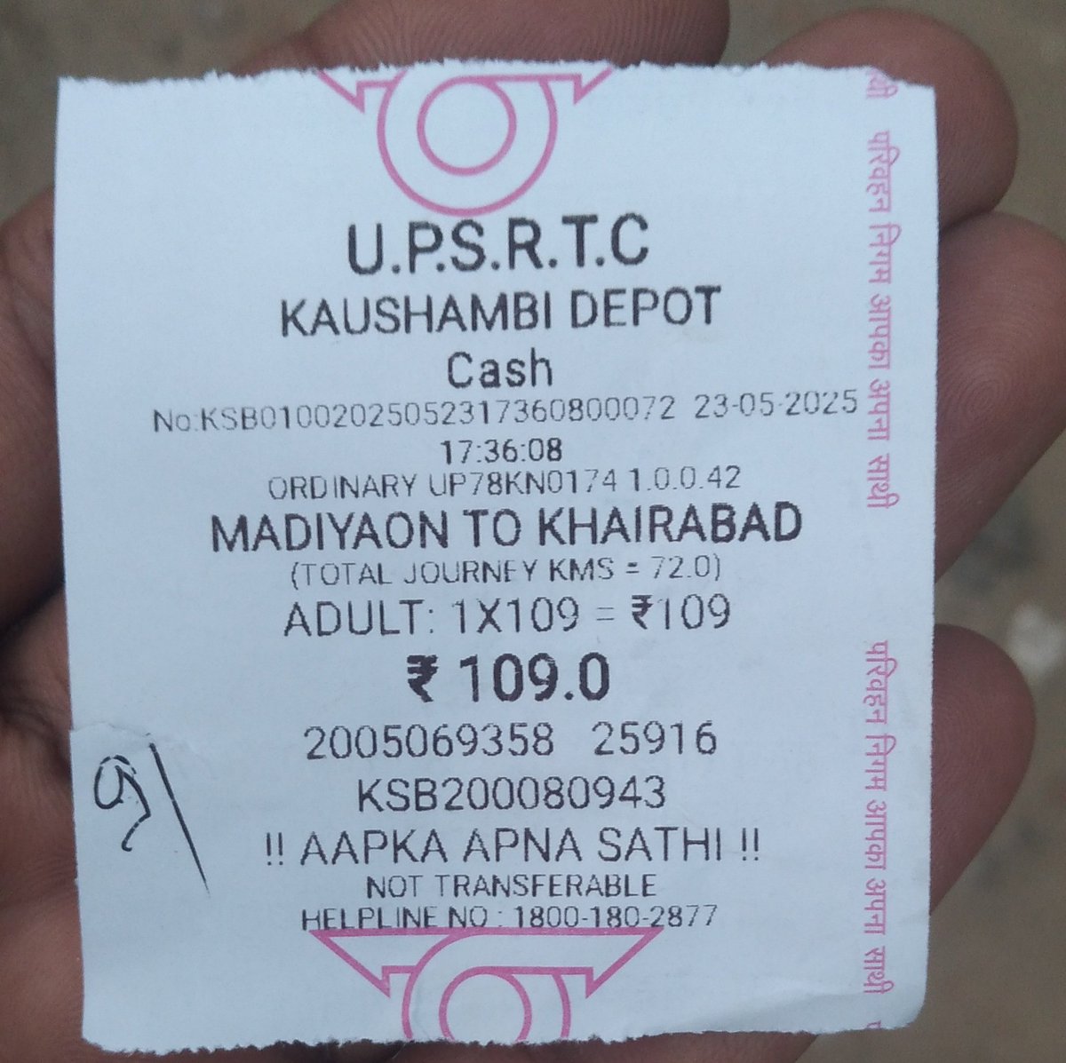 harshit23576327's tweet photo. ये बस दिल्ली जा रही है लखनऊ से सीतापुर के बीच में सिधौली में 30 मिनट से रुक के रखी है सवारी को भरने के लिए। जब यात्री चलने को बोलते है तो ड्राइवर और कंडक्टर सभी यात्रियों से बदतमीजी से बात कर रहे हैं 
@UPSRTCHQ   @upsrtc_lk https://t.co/JyG9PDGPsV