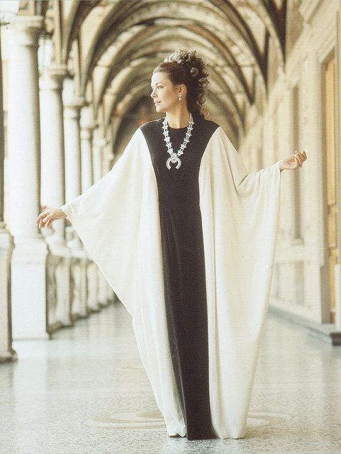 JoeMacGuffin's tweet photo. Grace Kelly déjà à l'époque sous l'emprise des frères musulmans. Que fait la polisse ? #grave #republique #nerienlaisserpasser #JLM1PB? https://t.co/ALXscYTTTR