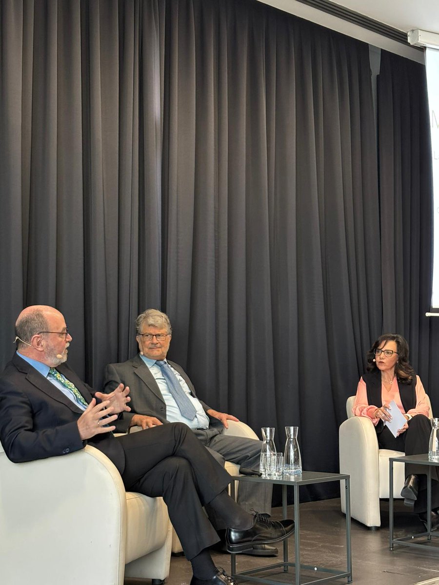 secardiologia's tweet photo. 📺Ya disponible en #CanalSEC las conferencias de #MedicinaYFilosofía, organizadas junto con el Círculo de Bellas Artes de Madrid para reflexionar sobre el futuro de la medicina, la ética y la condición humana. https://t.co/2egkbBD6ca

📍 Ya puedes ver:
🔹 La relación médico-paciente en la era de la IA:
un diálogo imprescindible sobre ciencia, tecnología y humanismo clínico.
🔹 ¿Tiene sentido una vida sin final? Una exploración profunda sobre inmortalidad, senescencia, entropía y los límites del tecno-optimismo.

💬 Inscríbete para la próxima: https://t.co/aXIa60X7bi 

@cbamadrid @MG_Crespo_Leiro @luisrpadial @RoccoLozano