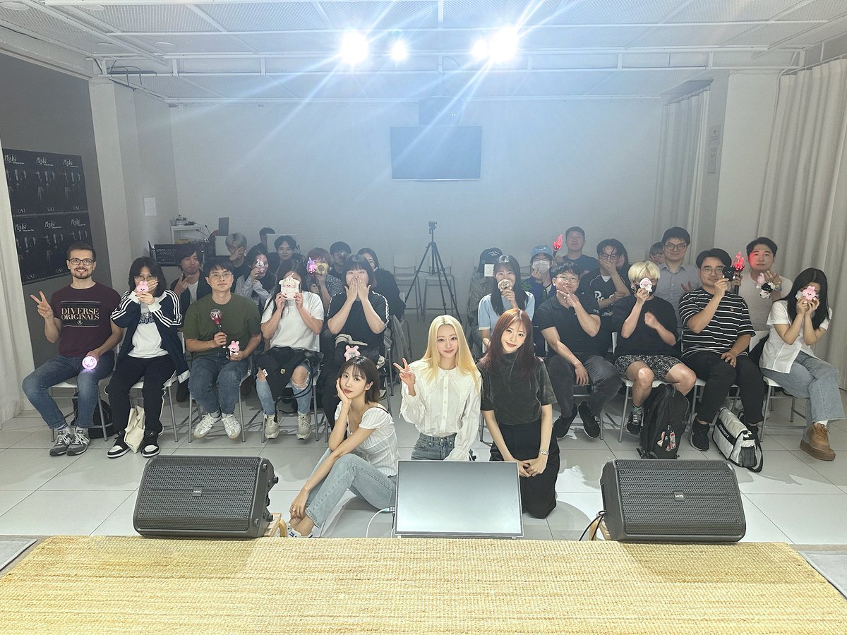 [📸] 25.05.23 유아유(UAU) 1st Mini Album [Playlist #You Are You] 음감회

썸냐들이랑 함께 하는 첫 음감회❣️

#유아유 #UAU
#Dreamcatcher_UAU
#1st_Mini_Album
#Playlist #You_Are_You