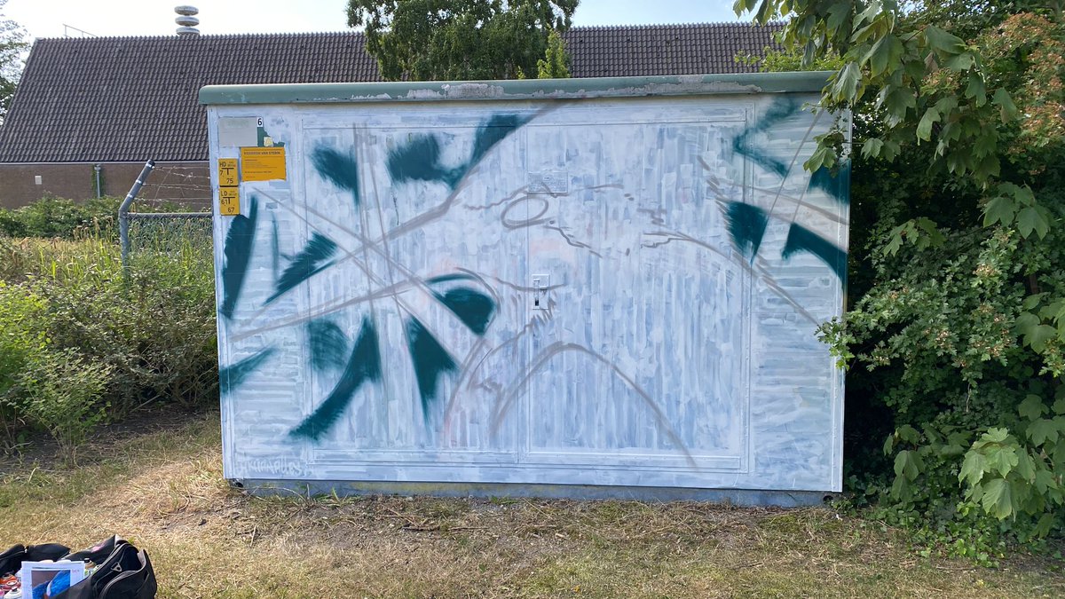 De ijsvogel, een van de 'all time favorites', begon wat af te bladderen, dus sander van lakaanalles.nl is begonnen aan 'groot onderhoud'! Binnenkort is de vogel weer helemaal fris te bewonderen.