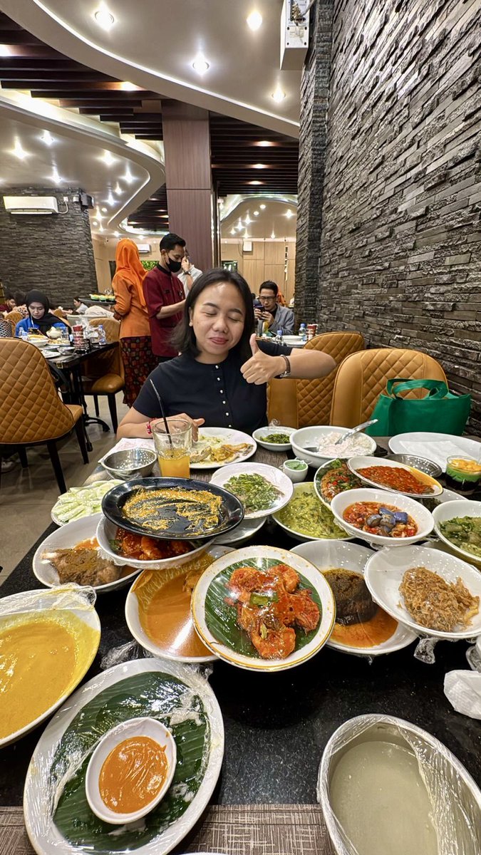 mhtmdw's tweet photo. saya senang saya makan https://t.co/eMdP6on1wF