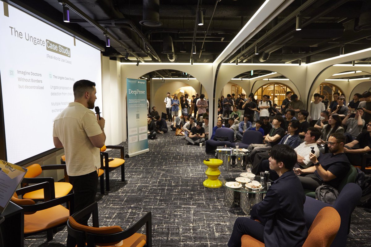 lagrangedev's tweet photo. Some of our favorite memories from the Lagrange Night: The Future of AI, our first offsite in Seoul 🇰🇷

Over 250+ of you came to listen to learn about shaping the future of AI together — and one of you even won an iPhone!  

Until next time (very soon), Seoul https://t.co/jyh0GTU8P5