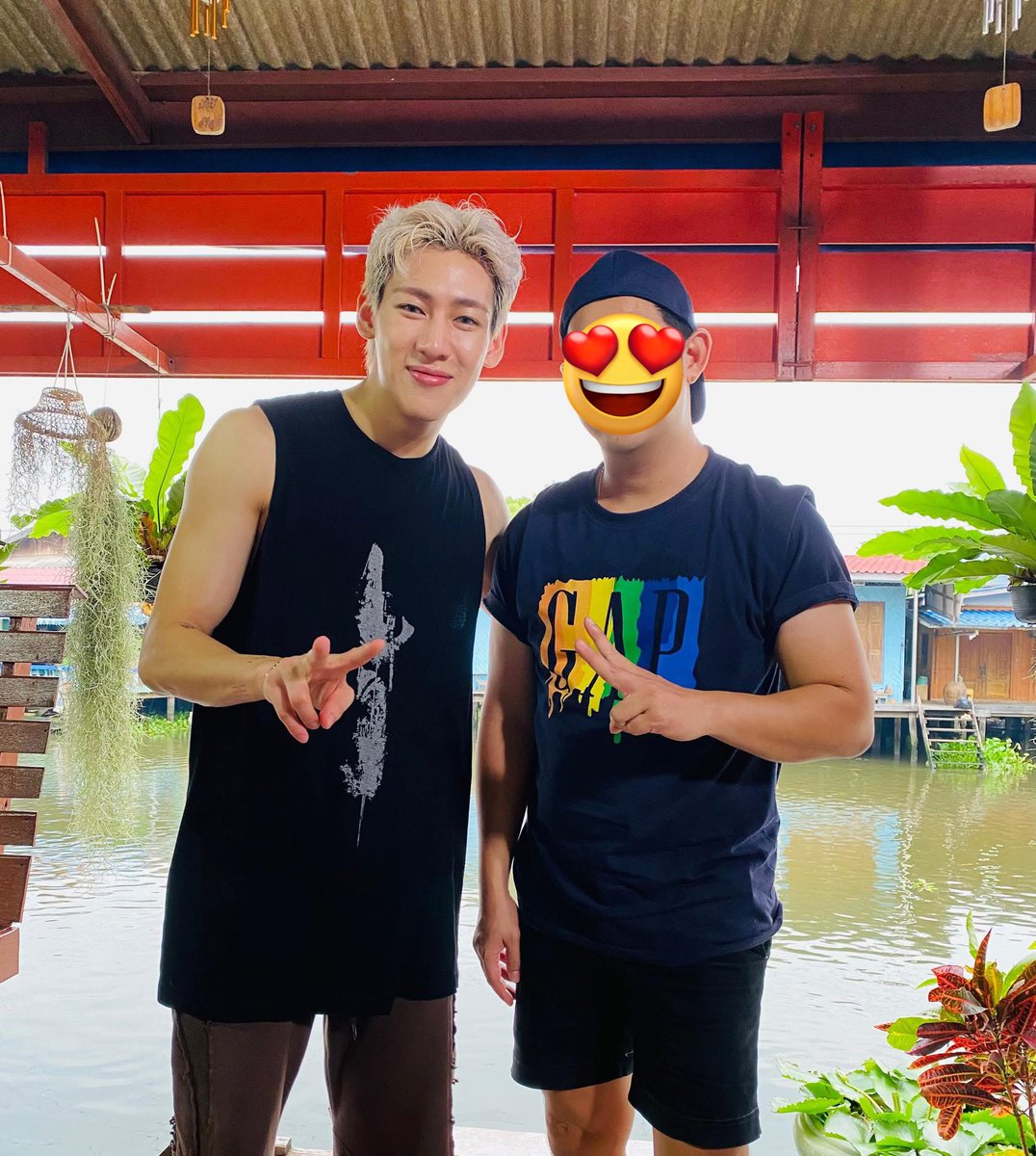 นบบออร่ามาก หน้าเด้งฉ่ำสุดๆ

#BamBam #뱀뱀 <a href="/BamBam1A/">BamBam</a>