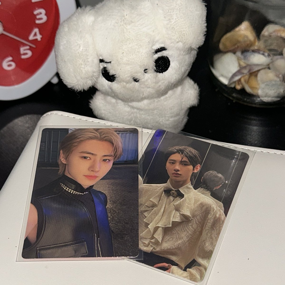 Feedback super positivo pra <a href="/tkkwings/">Lua⁷ !! ENHYPEN IS SEVEN</a>, um amorzinho durante a compra, sempre informativa e compreensiva, embalagem impecável e brindes fofos.