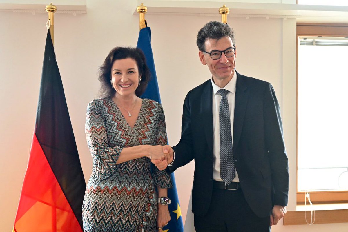 BMBF (@bmbf_bund) on Twitter photo Guter Austausch mit den Kollegen aus 🇵🇱 <a href="/MarcinKulasek/">Marcin Kulasek</a> & 🇫🇷<a href="/PhBaptiste/">Philippe Baptiste</a>: BM <a href="/DoroBaer/">Dorothee Bär</a> betont die Bedeutung trilateraler Zusammenarbeit für Spitzenforschung made in EU. Im #WeimarerDreieck liegt viel Potenzial, #HorizonEurope zu stärken & den EU-Wissenschaftsraum voranzubringen. Guter Austausch mit den Kollegen aus 🇵🇱 <a href="/MarcinKulasek/">Marcin Kulasek</a> & 🇫🇷<a href="/PhBaptiste/">Philippe Baptiste</a>: BM <a href="/DoroBaer/">Dorothee Bär</a> betont die Bedeutung trilateraler Zusammenarbeit für Spitzenforschung made in EU. Im #WeimarerDreieck liegt viel Potenzial, #HorizonEurope zu stärken & den EU-Wissenschaftsraum voranzubringen.