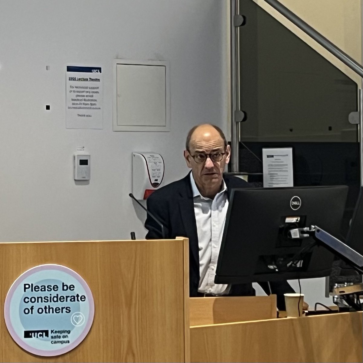 QSReview's tweet image. For a change in topic we have Dr Catania, a neurophysiologist discussing key concepts behind electromyography and nerve conduction studies!