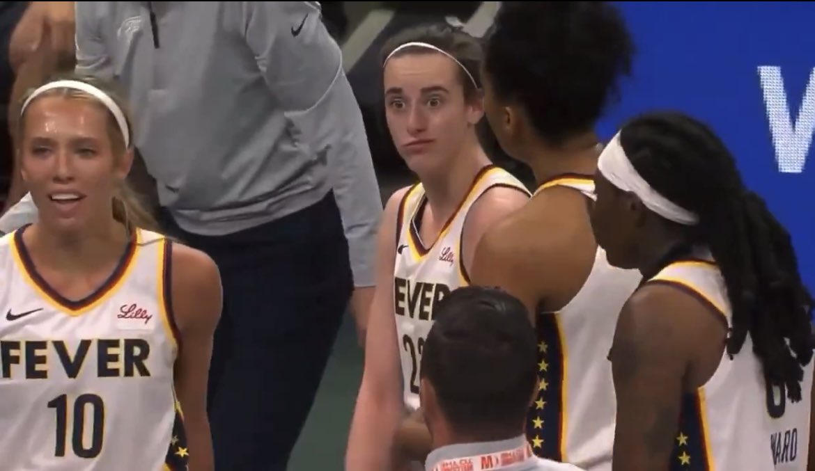 YouKnowTheVib's tweet image. Can’t unsee it now 😂😂😂😂